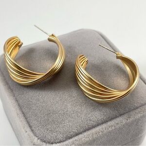 Unsigned 925 Sterling Silver Gold Tone Twist Hoop Post Setting Earrings
